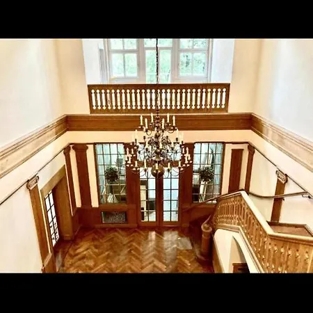 Villa Schomberg 2 *